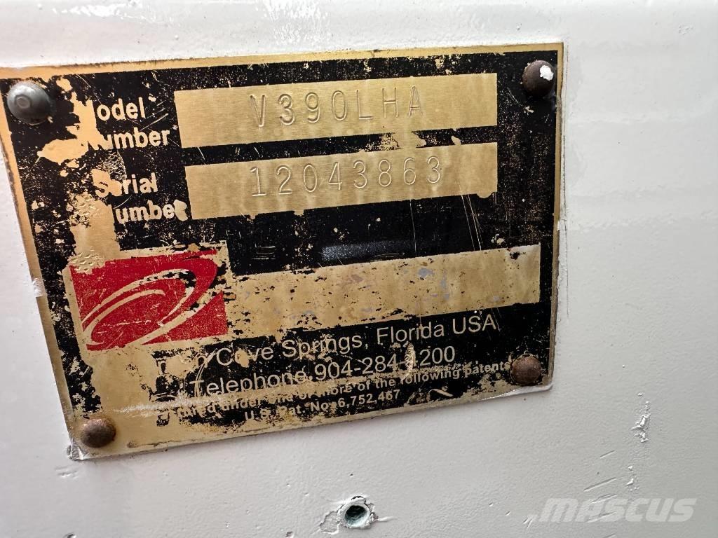 International 7400 Saug- und Druckwagen