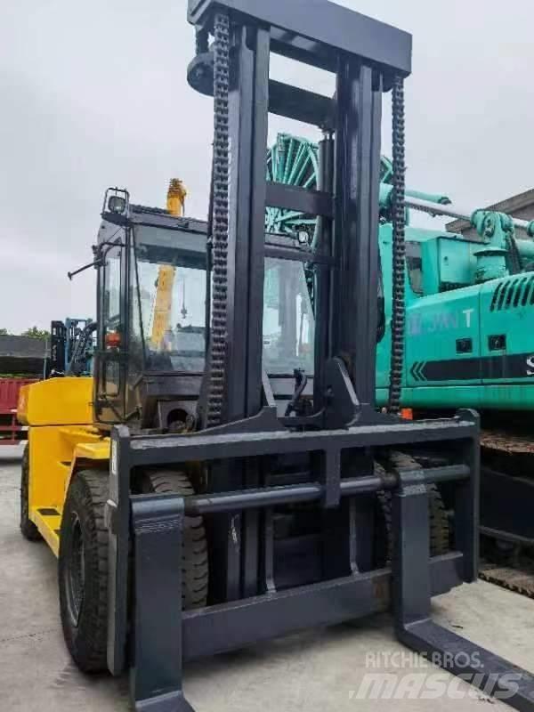 Komatsu FD 160 Diesel Stapler
