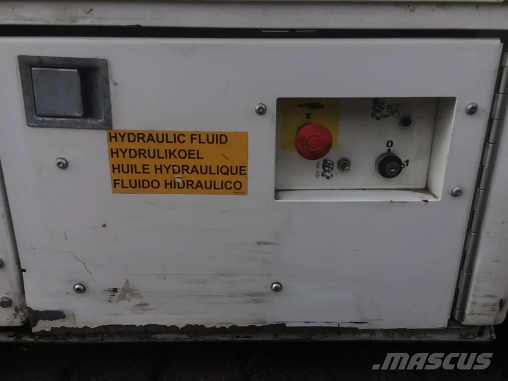 UpRight TM 12   V-2748 Personenaufzüge