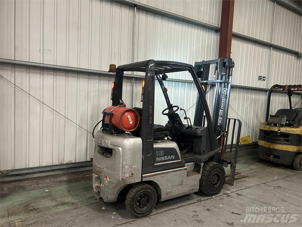 Nissan P1D1A18LQ Gas Stapler