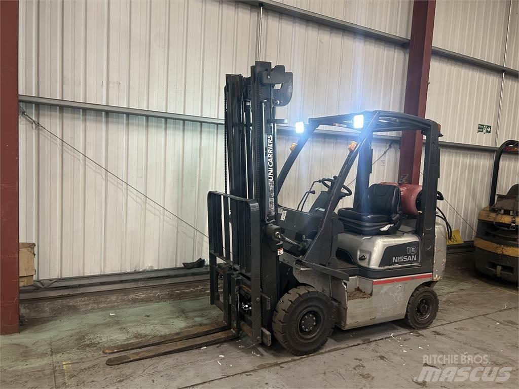 Nissan P1D1A18LQ Gas Stapler