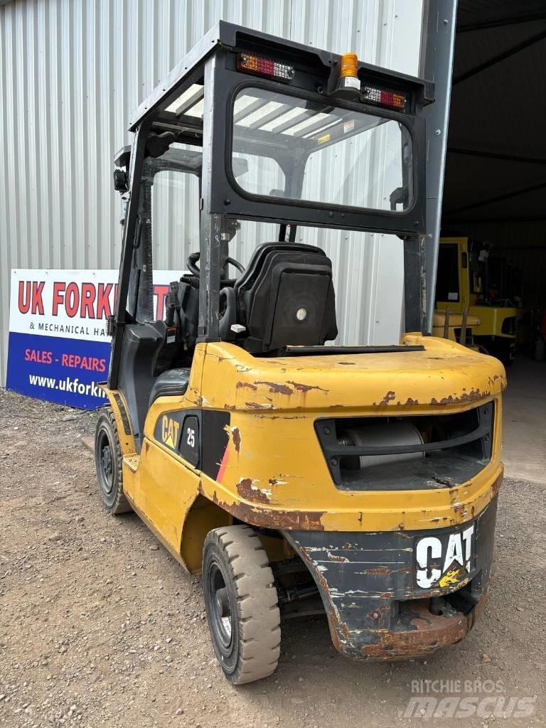CAT DP 25 NT Diesel Stapler
