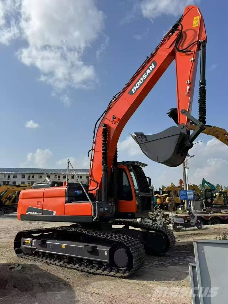 Doosan 225 LCA Raupenbagger