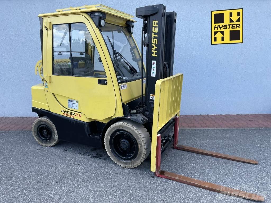 Hyster H2.5FT Gas Stapler
