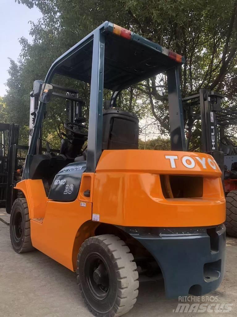Toyota FD 30 Diesel Stapler