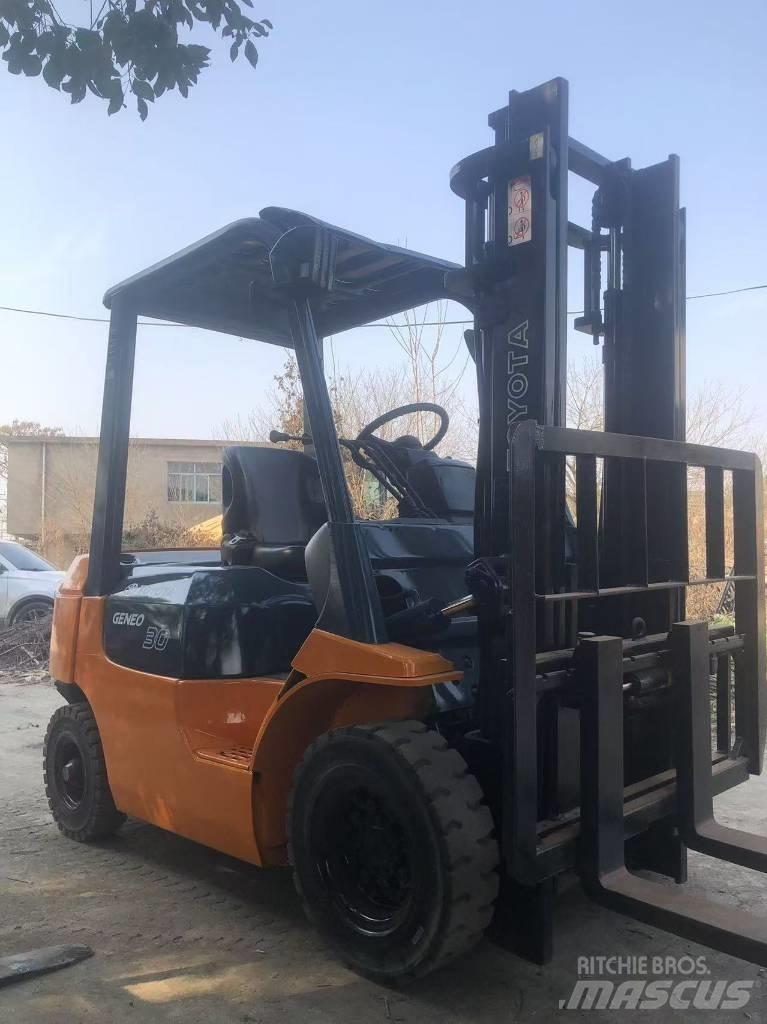 Toyota FD 30 Diesel Stapler