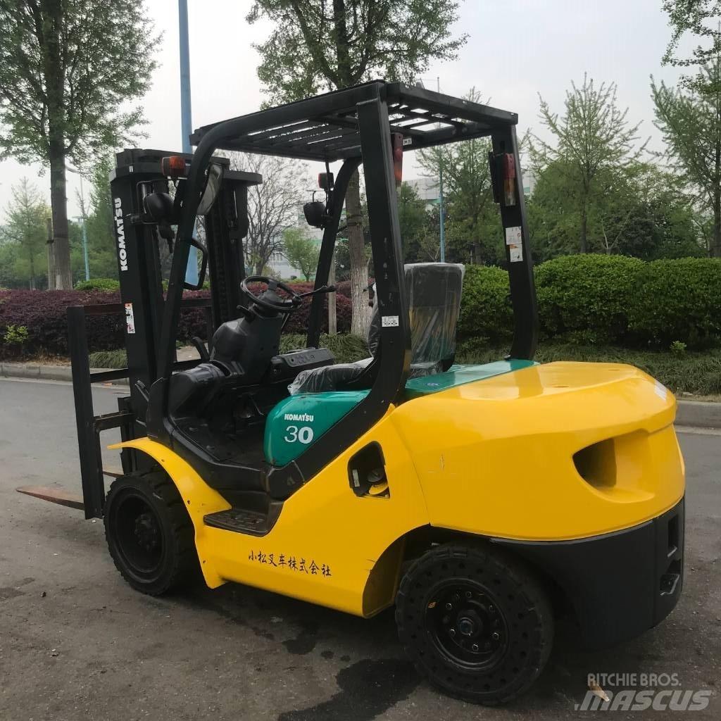 Komatsu 30 Diesel Stapler