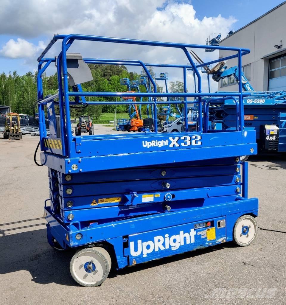 UpRight X32N Scheren-Arbeitsbühnen