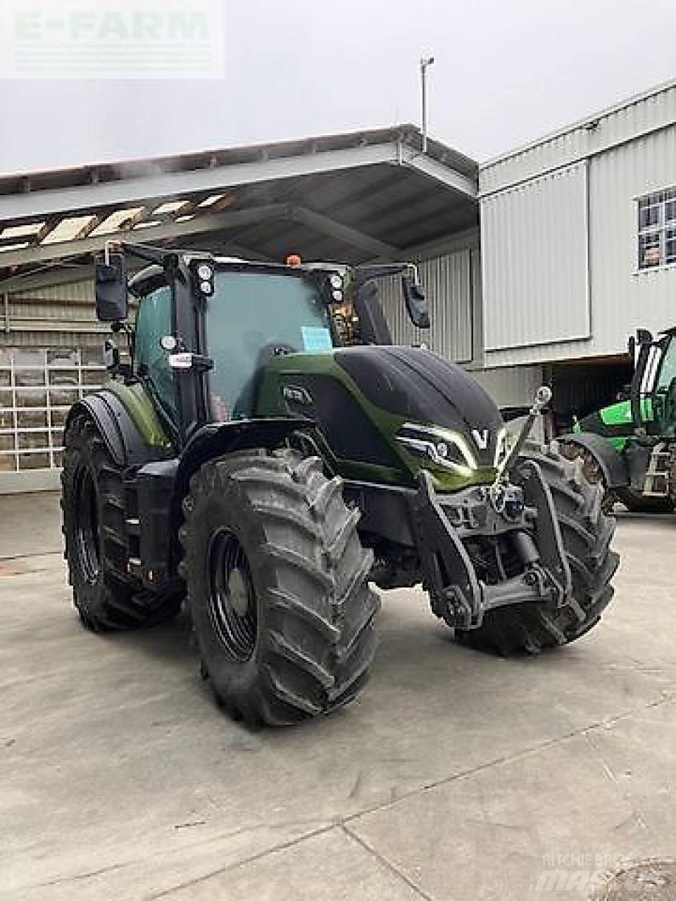 Valtra q305 Traktoren