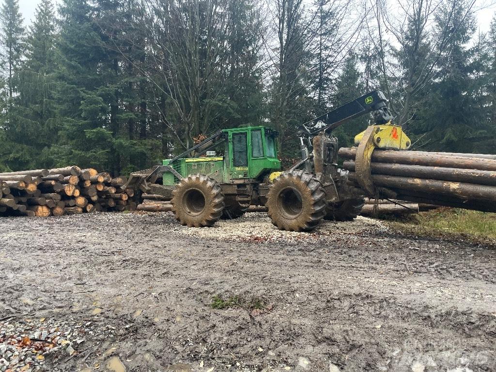 John Deere 748 H II Forsttraktoren