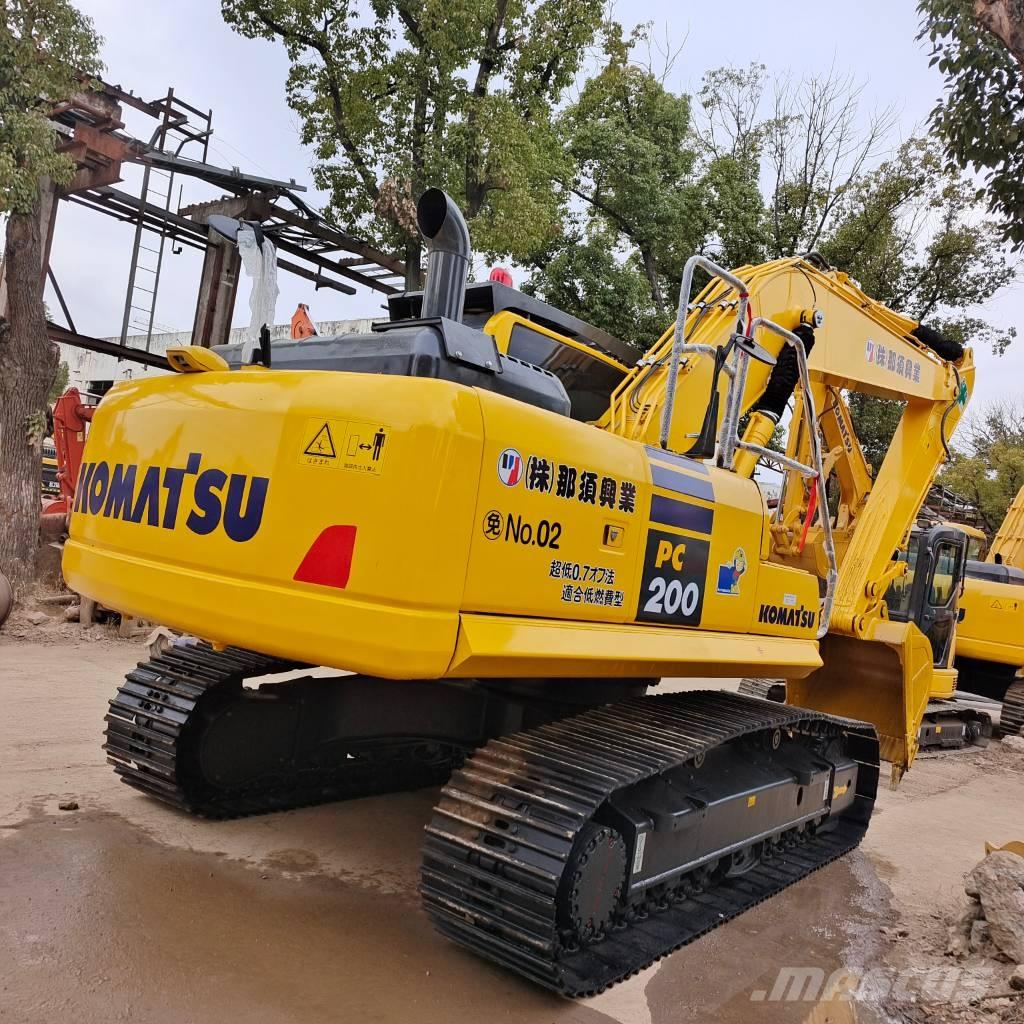 Komatsu PC200-8 Raupenbagger