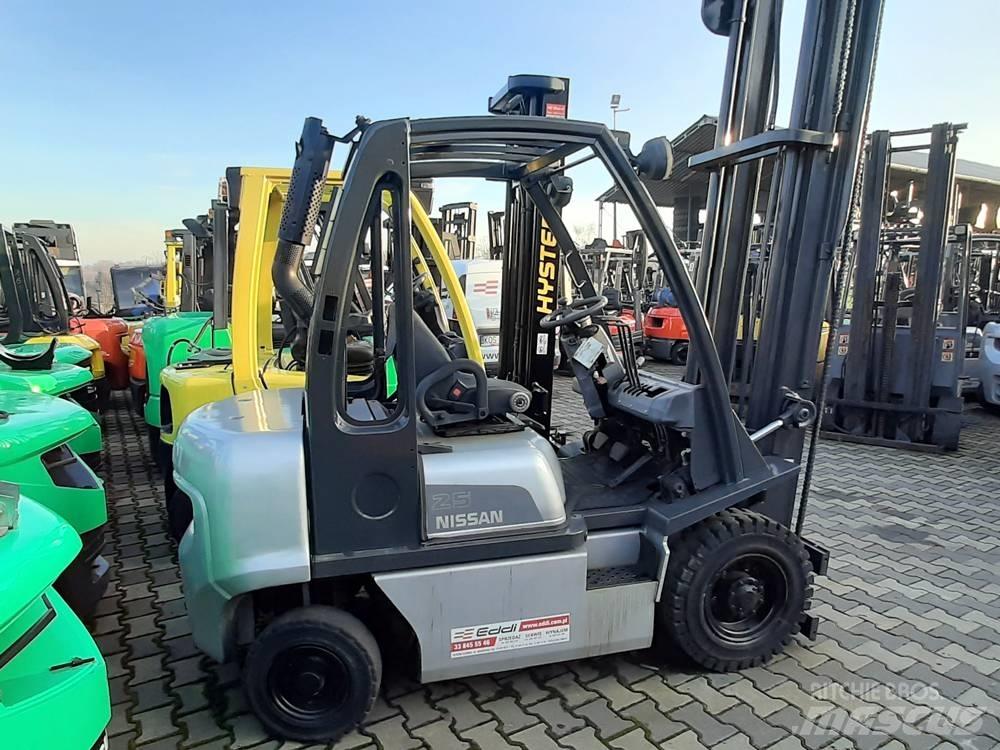 Nissan Y1D2A25Q Diesel Stapler