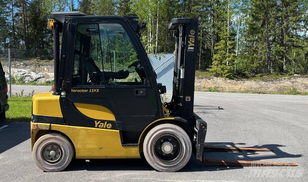 Yale GDP 25 VX Diesel Stapler