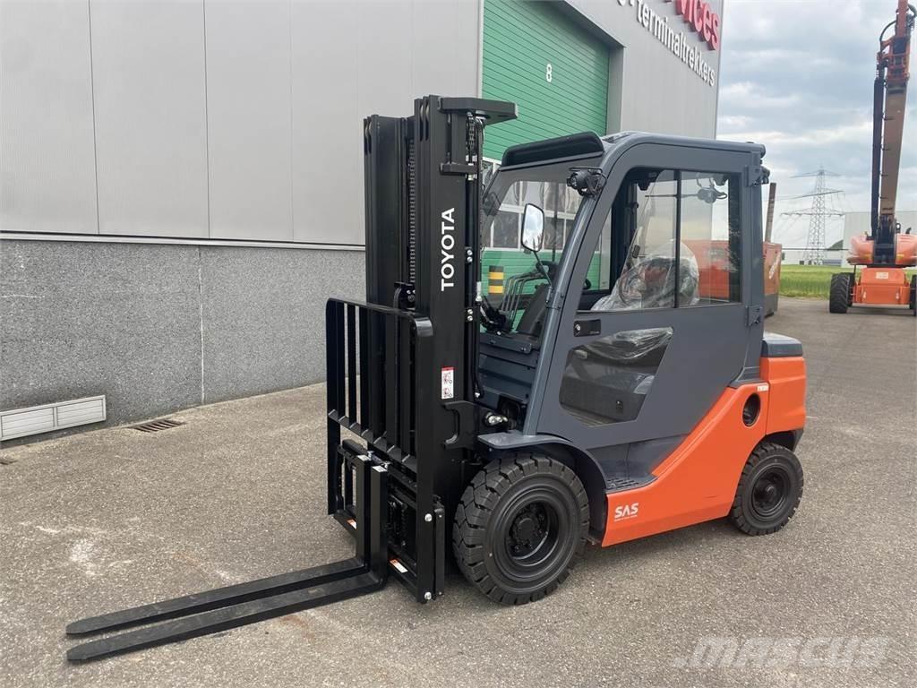 Toyota 52-8FDF25 Diesel Stapler