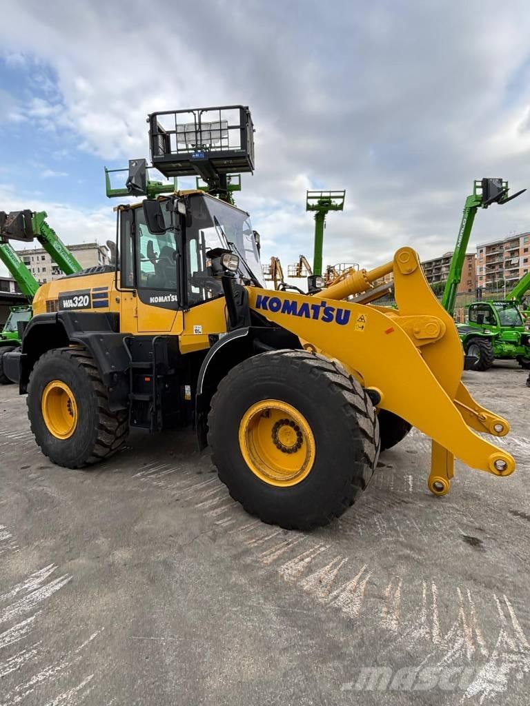 Komatsu WA 320-8 Radlader