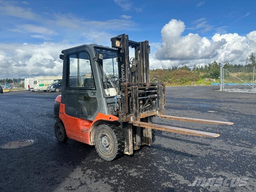 Toyota 02-7 FDF 25 Diesel Stapler