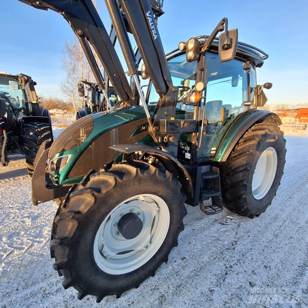 Valtra A114 MH4+L Traktoren