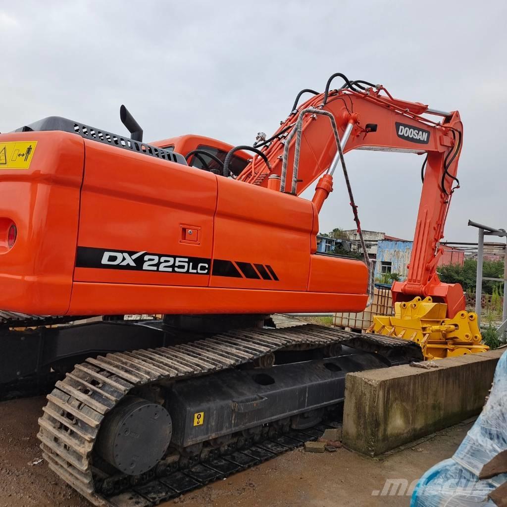 Doosan DX 225 Raupenbagger