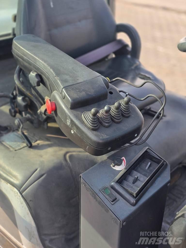 Nissan FGD02 A 32 Q Gas Stapler