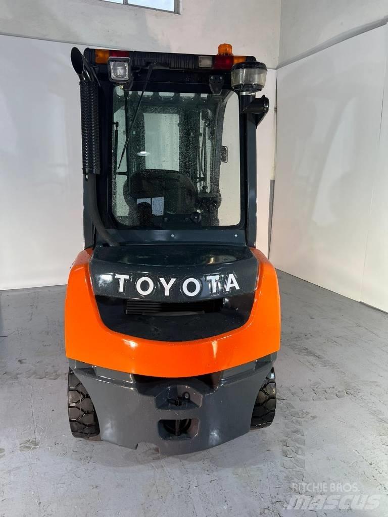 Toyota 02-8 FD F 25 Diesel Stapler