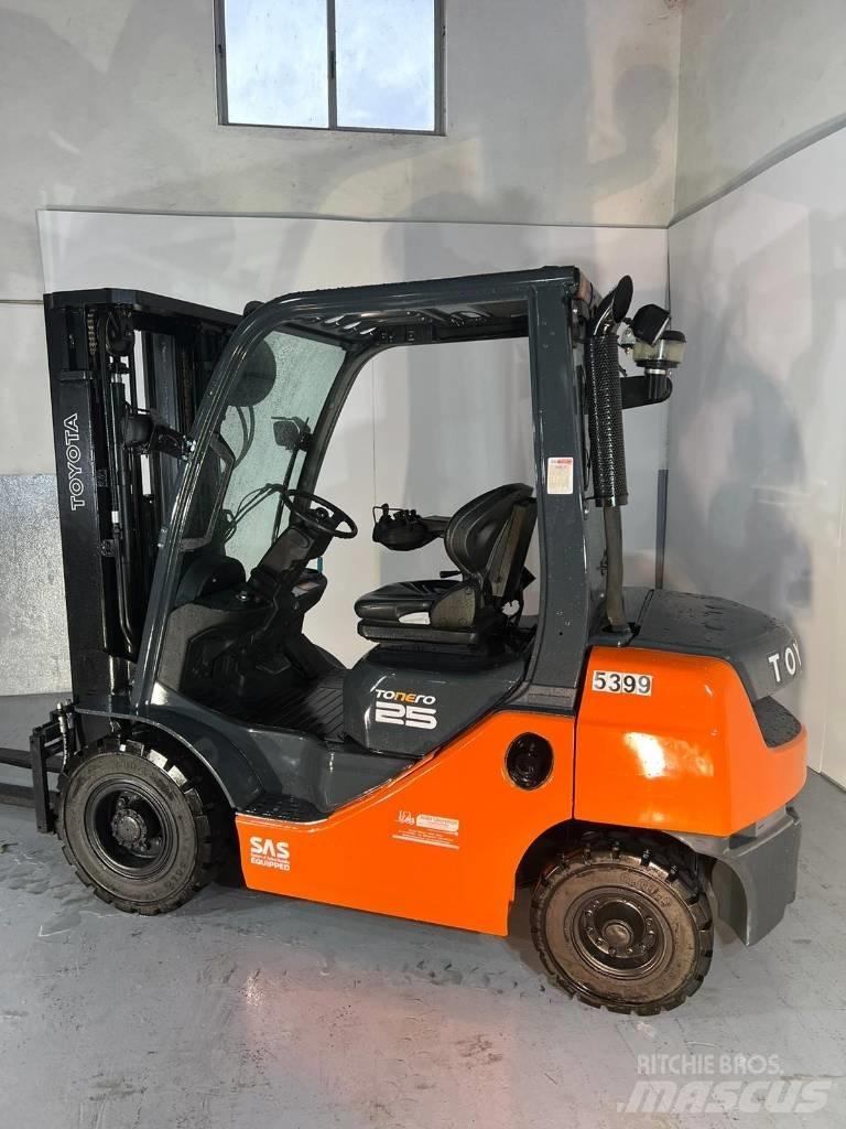 Toyota 02-8 FD F 25 Diesel Stapler