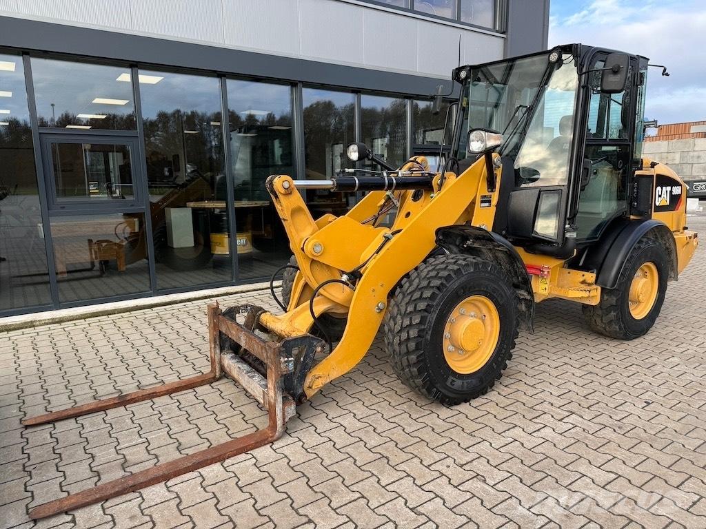 CAT 906M Radlader