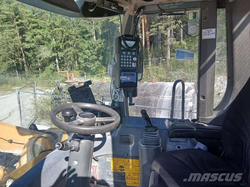 Liebherr L 566 Radlader