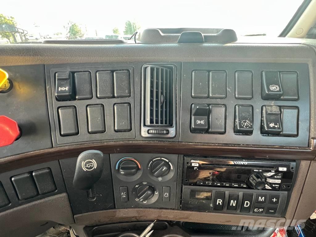 Volvo VNL 42 T300 Sattelzugmaschinen
