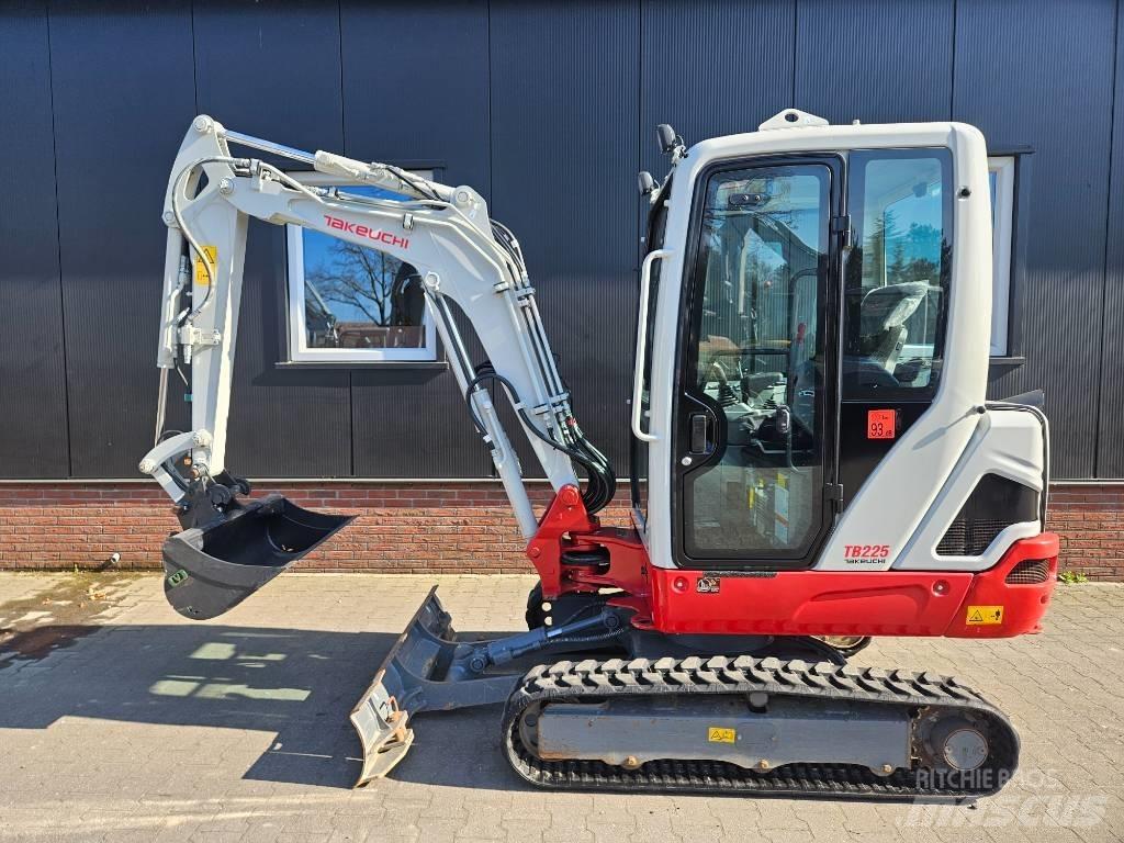 Takeuchi TB 225 Minibagger < 7t