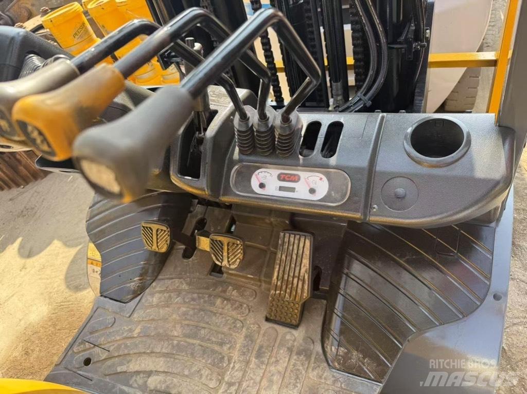 TCM FD 25 Diesel Stapler