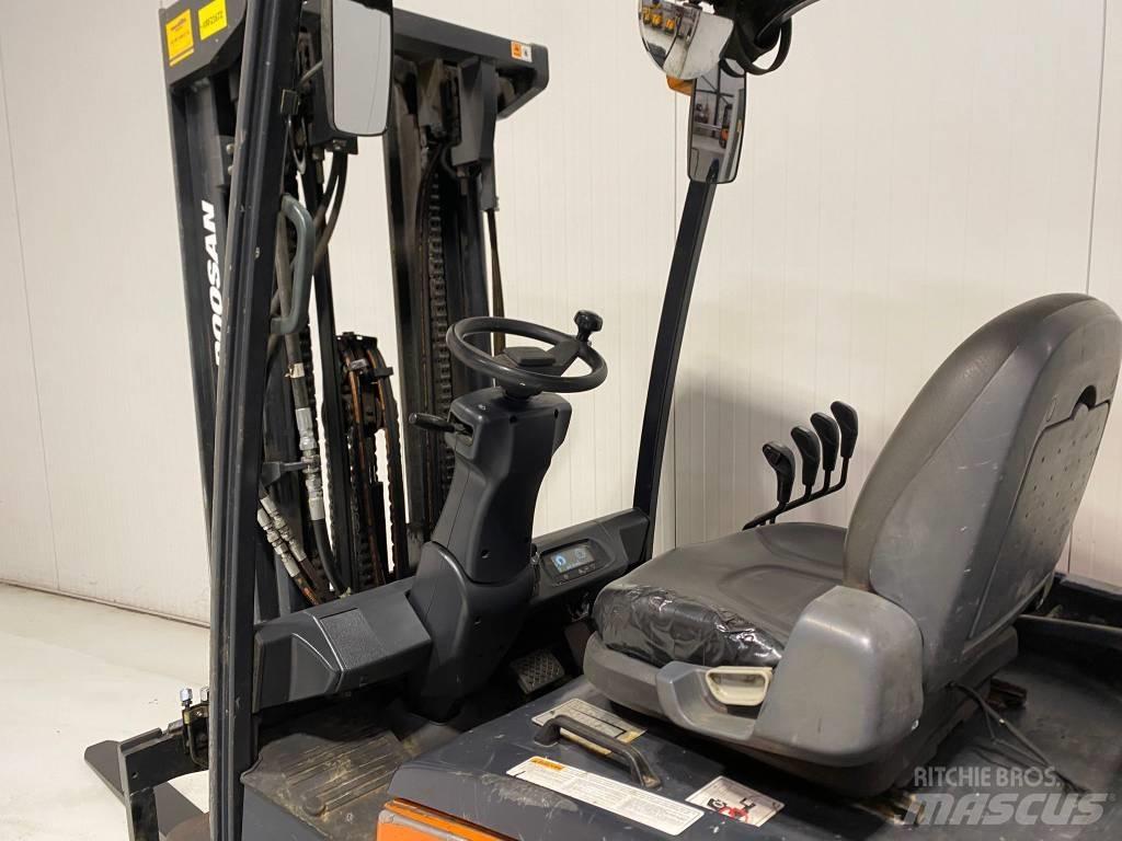 Doosan B35X-7 Elektro Stapler