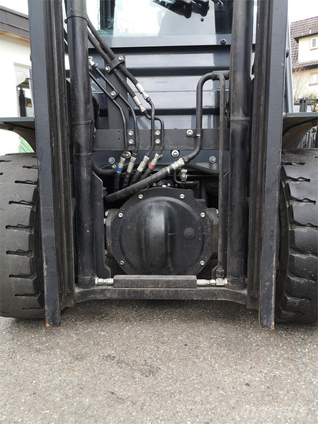 Toyota 02-8FDF30 Diesel Stapler