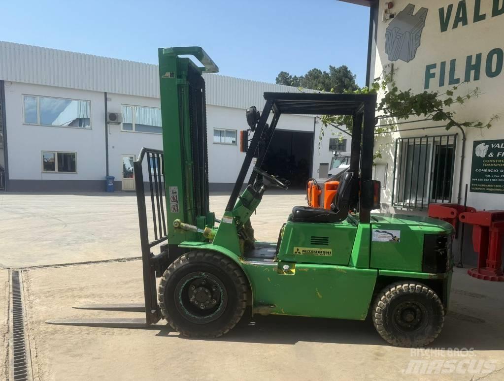 Mitsubishi FD 30 Diesel Stapler