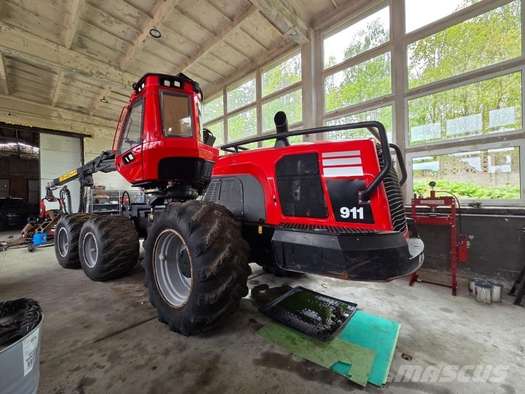 Komatsu 911 Harvester