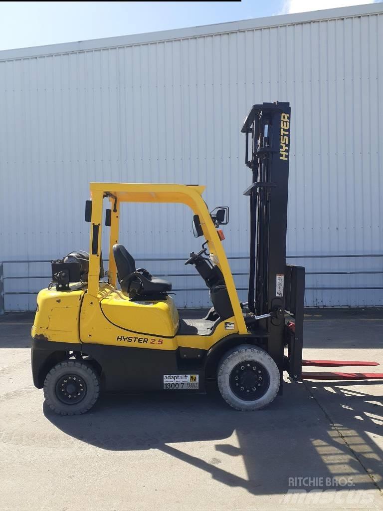 Hyster H2.5XT Gas Stapler