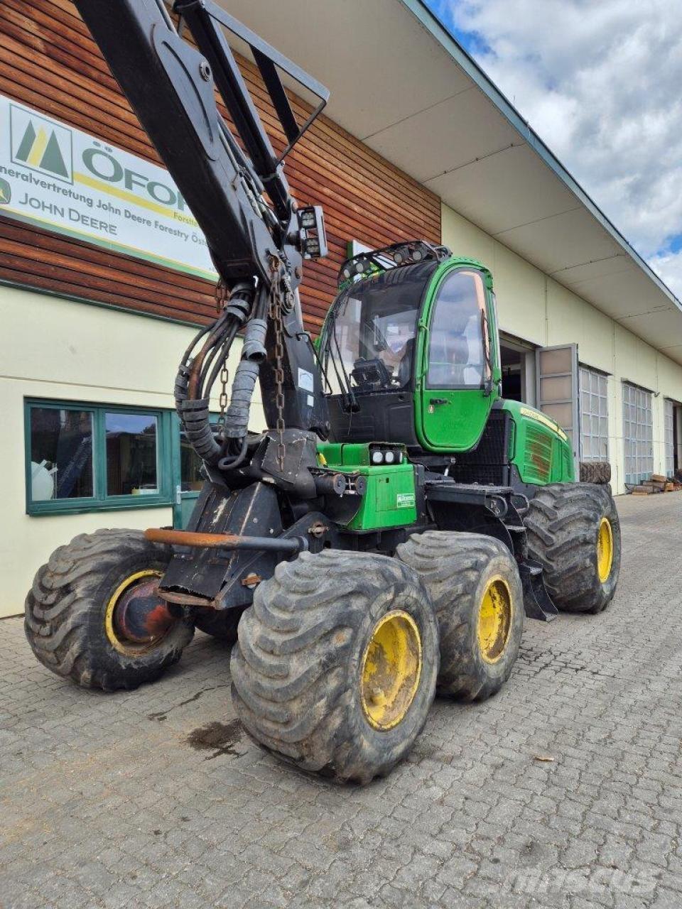 John Deere 1070 E Harvester