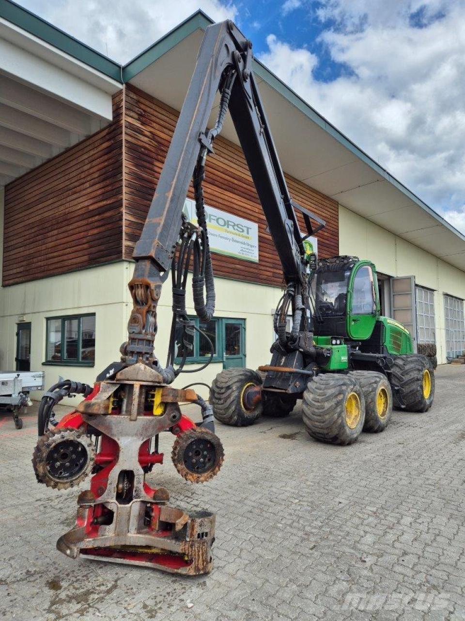 John Deere 1070 E Harvester