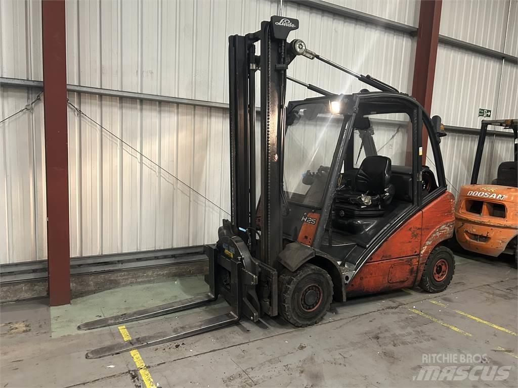 Linde H25T Gas Stapler