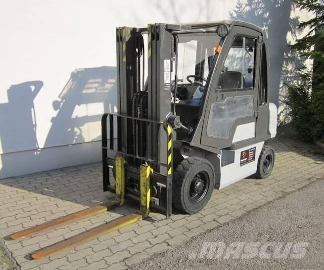 Nissan DX25LPG Gas Stapler