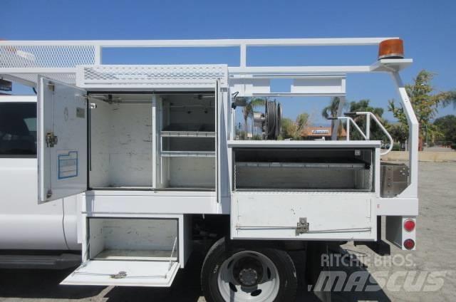 Ford F 550 Pritschenwagen/Pritschenwagen mit Seitenklappe
