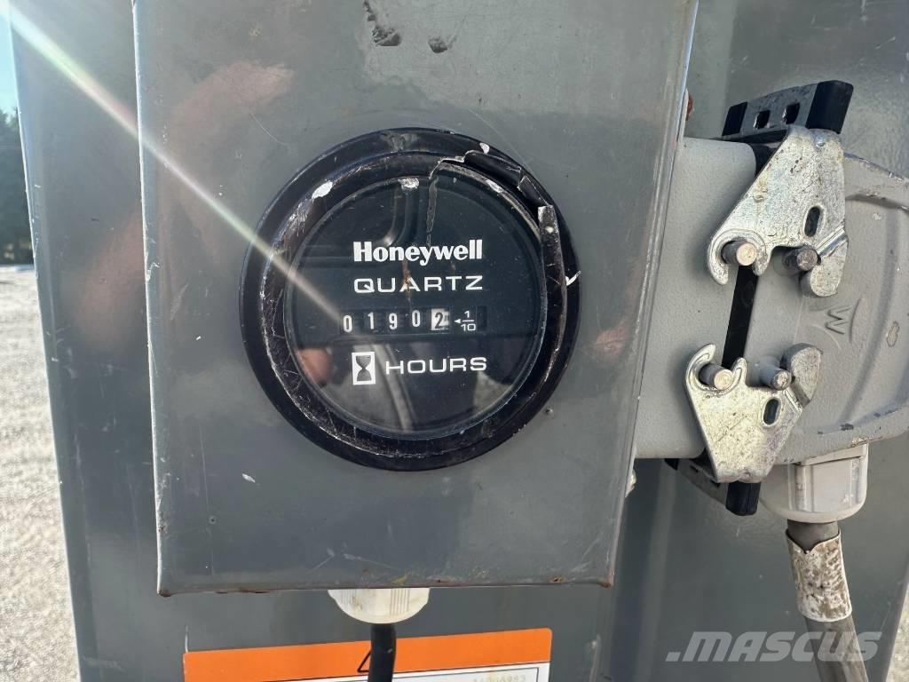 SkyJack SJ 16 Personenaufzüge