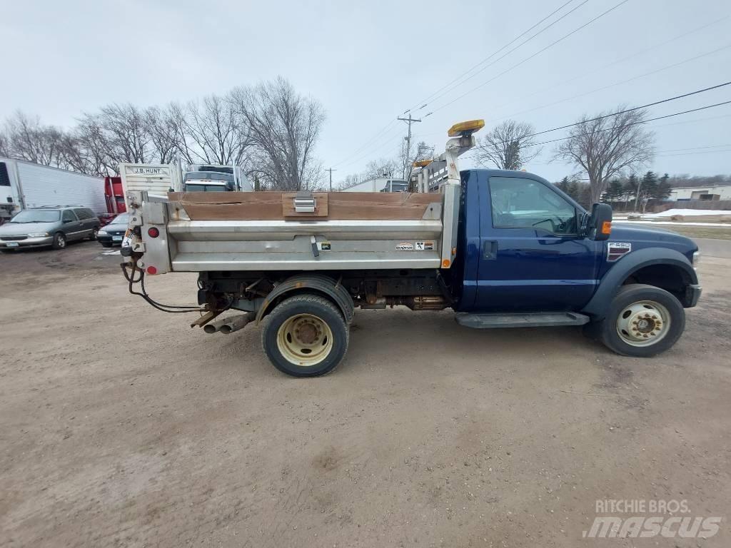 Ford F 550 XLT Schneeschilde und -pflüge