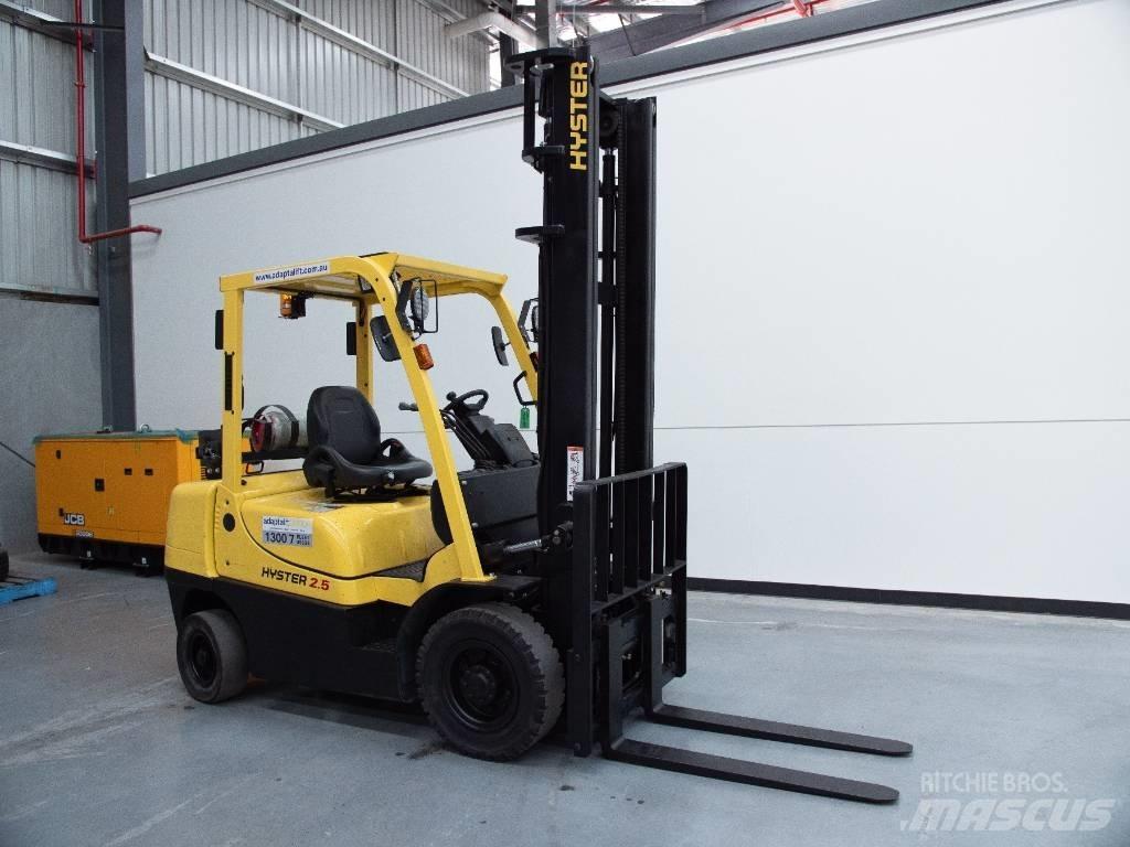 Hyster H2.5XT Gas Stapler