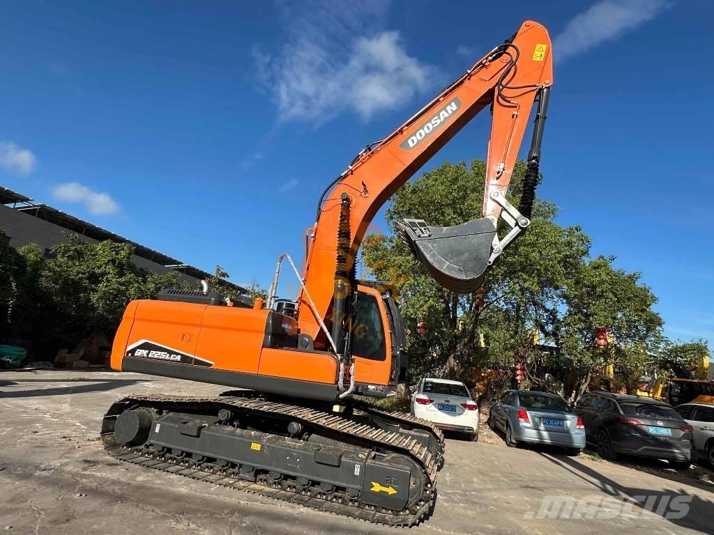 Doosan DX 225 LCA Raupenbagger