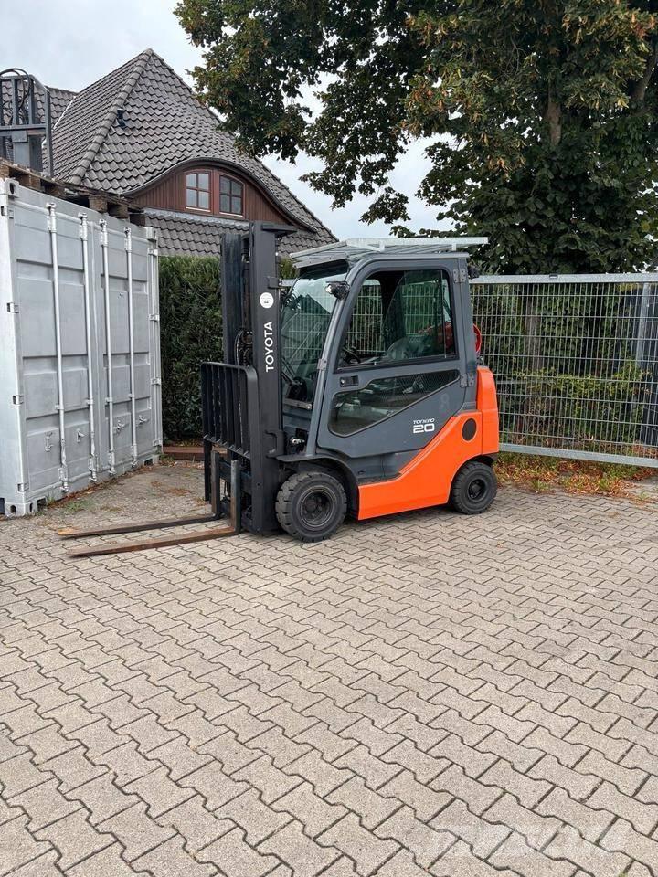 Toyota 8 FGKF 20 Gas Stapler