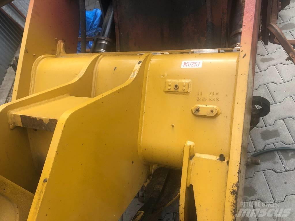 CAT 906 ramiona Chassis