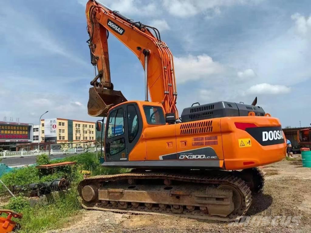 Doosan DX 300 LC Raupenbagger