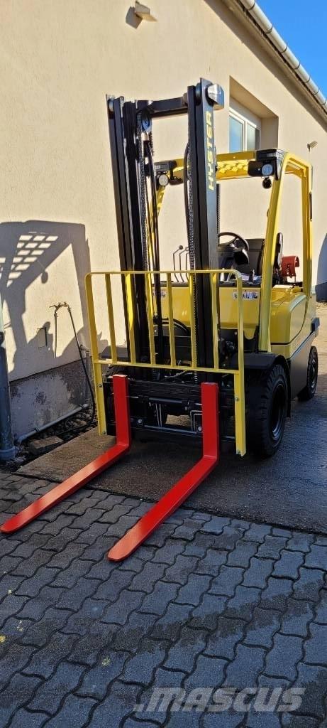 Hyster H 2.0 FT Gas Stapler