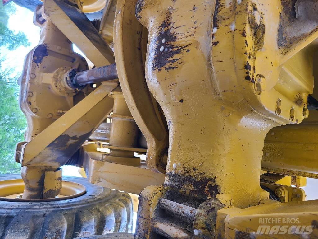 CAT 725 Dumper - Knickgelenk