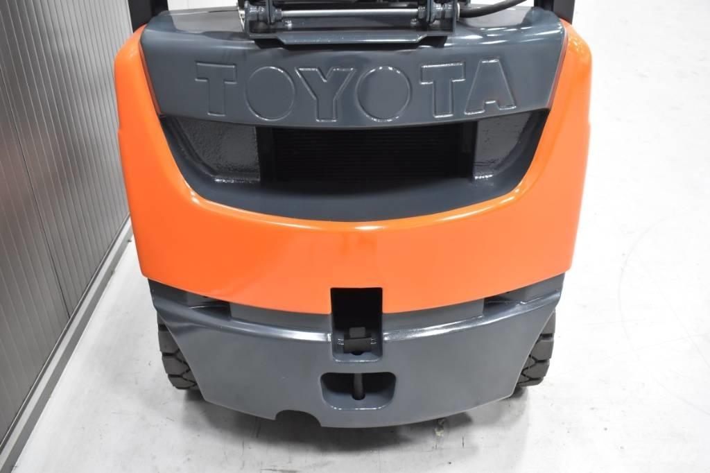 Toyota 02-8FGF18 Gas Stapler